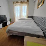 Ivano-free Parking - Self Check In Apartman *