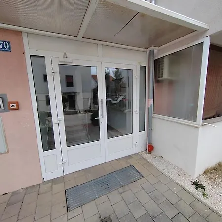 Ivano-free Parking - Self Check In Zadar