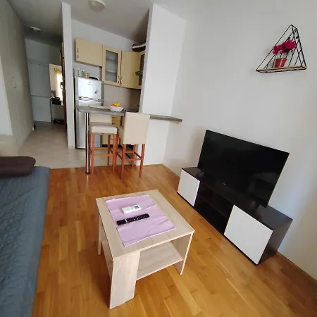 Ivano-free Parking - Self Check In Apartment *