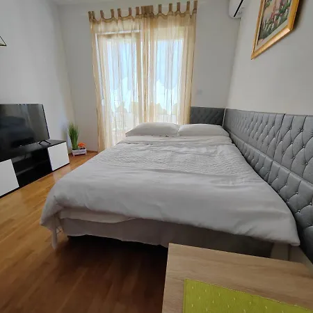 Ivano-free Parking - Self Check In Apartman *