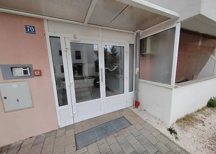 Ivano-free Parking - Self Check In Zadar